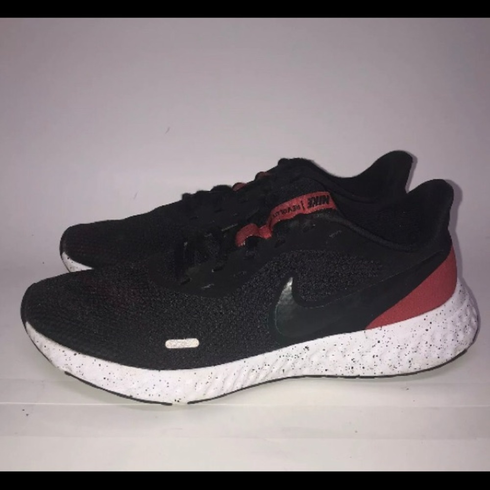 Nike Revolution 5 Mens Black Red Running Casual Shoes BQ3204-003 Men 9 Excellent